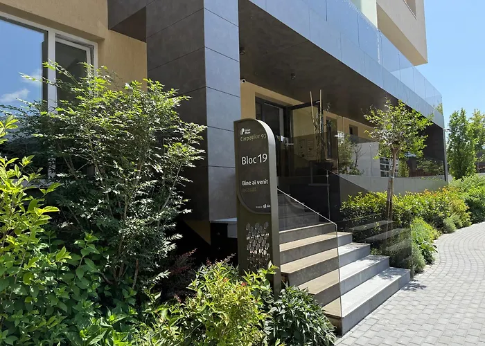 Chic Condo At Urban